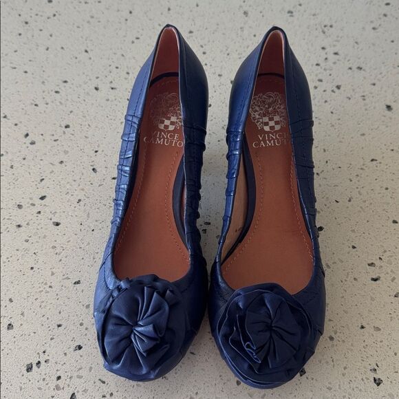 Vince Camuto Blueberry Leather Cone Heels Pumps Rosette Detail Women’s Size 7.5B - Picture 2 of 12